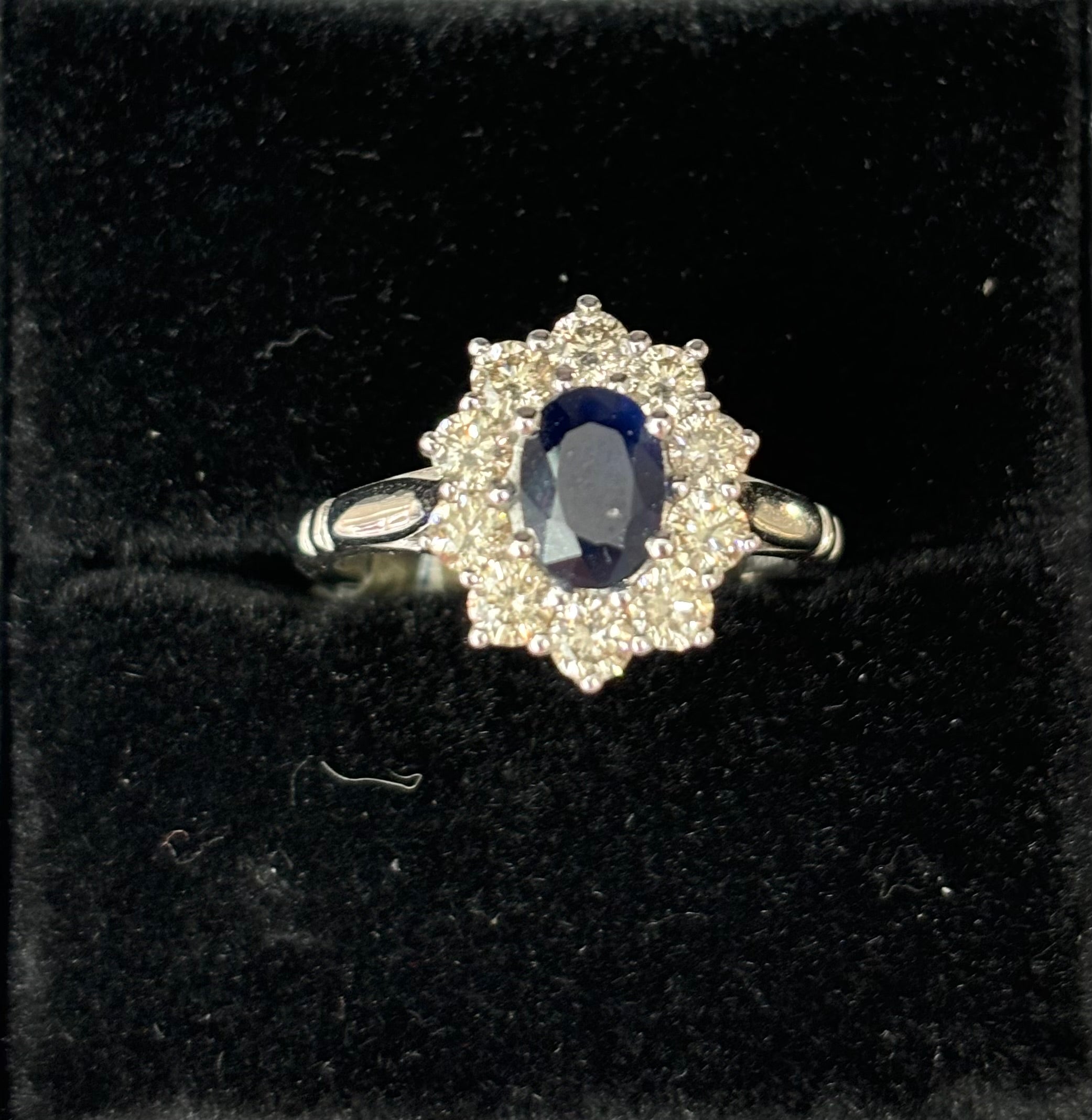 Oval Sapphire & 1.07ct Diamond Cluster Ring (G38647)