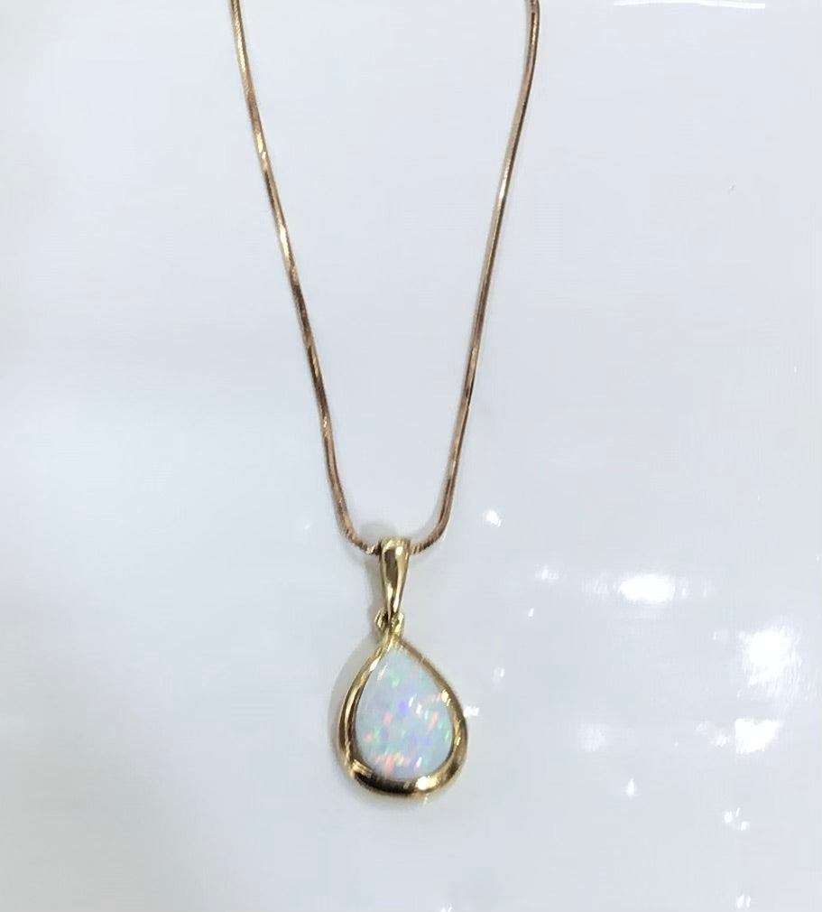 9ct Yellow Gold Opal Stud Earrings (E407)