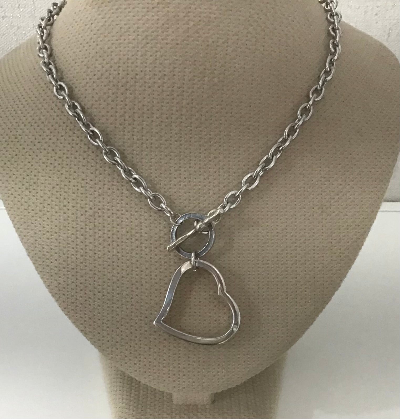 Danon Open Heart T-bar Necklace