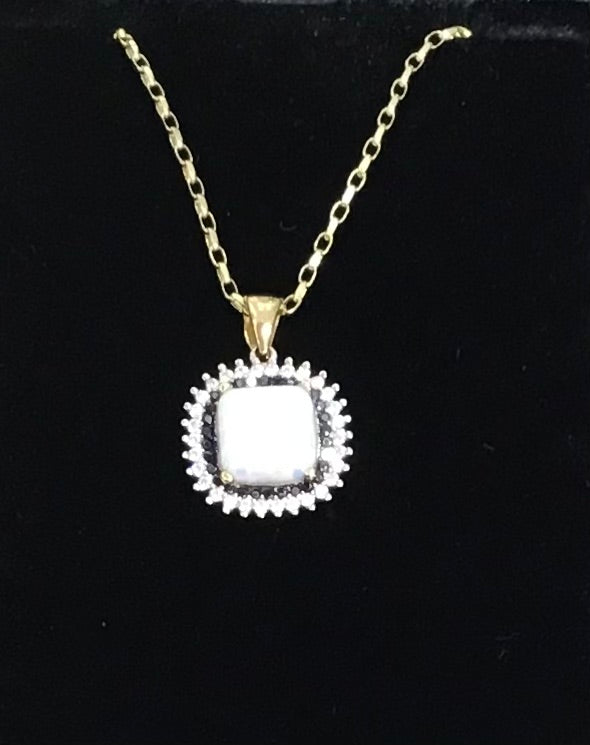 9ct Yellow Gold Synthetic Opal & Cubic Zirconia Pendant & 9ct Chain (Pd564)