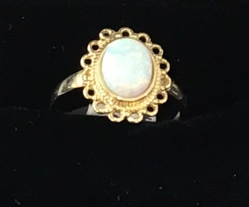 9ct Yellow Gold Opal Ring (R409)